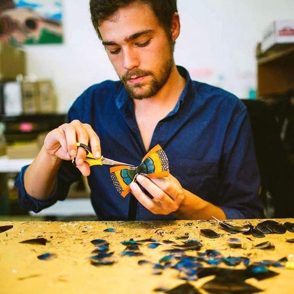 Feather Bowtie - Picture 2 of 5